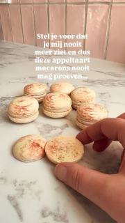 Deze ‘appeltaart’ macarons zijn onderdeel van de sweet table die ik vandaag lever in Veenhuizen bij het Verenigingsgebouw. 

Gemaakt met een appelgelei en kaneelcrème is de smaak onmiskenbaar herfstig. Superlekker! 

#Sweettabledrenthe #drenthe #bruidstaartspecialistdrenthe #macarons